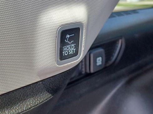 Used 2023 Jeep Grand Cherokee Laredo w/ Luxury Tech Group I AWD/4WD image 32