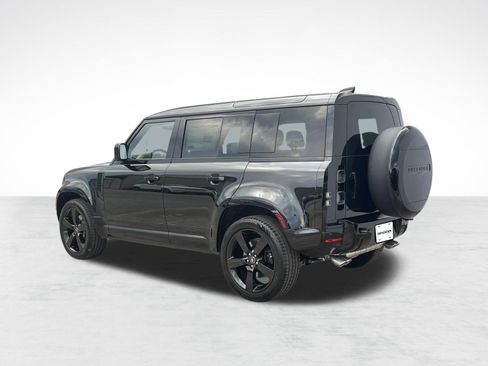Used 2025 Land Rover Defender 110 V8 AWD/4WD image 3
