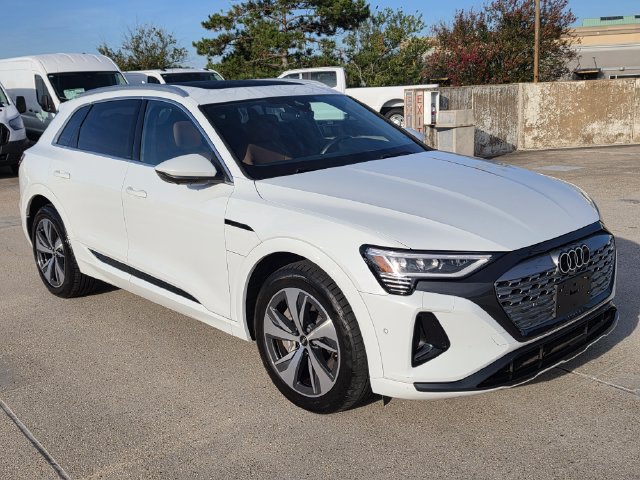 Used 2024 Audi Q8 e-tron Premium Plus AWD/4WD image 3
