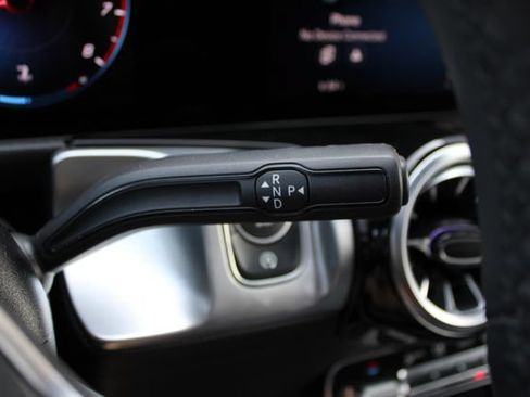 Used 2022 Mercedes-Benz GLB 250 4MATIC w/ Premium Package Lite image 11