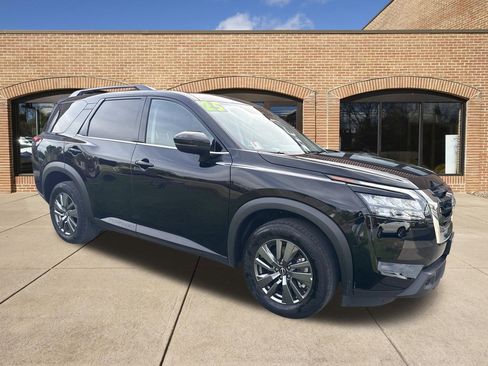 Used 2025 Nissan Pathfinder SV AWD/4WD image 1