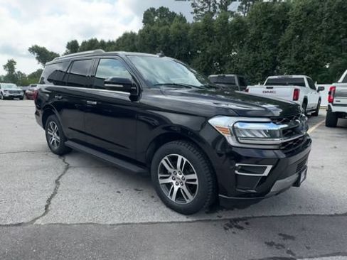 Used 2024 Ford Expedition Limited AWD/4WD image 2