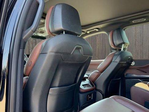 Used 2025 Lincoln Navigator Reserve AWD/4WD image 18