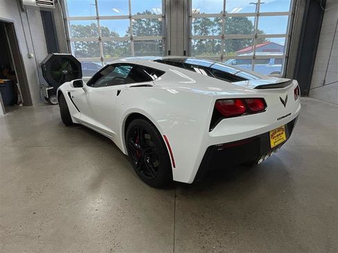 Used 2017 Chevrolet Corvette Stingray Coupe w/ Carbon Flash Badge Package RWD image 3