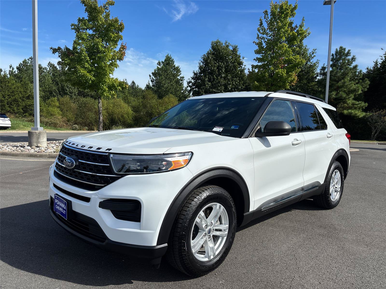 Used 2020 Ford Explorer XLT w/ Comfort Package AWD/4WD image 2