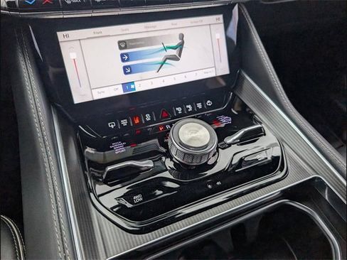 Used 2023 Jeep Grand Wagoneer Series II image 12