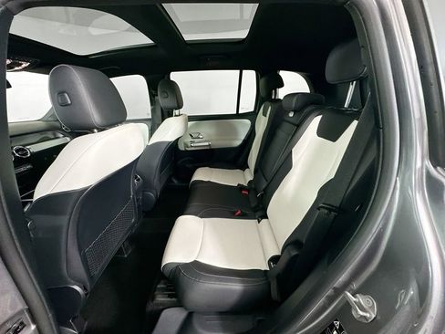 Certified 2023 Mercedes-Benz GLB 250 4MATIC image 23