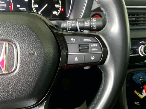 Used 2025 Honda Pilot EX-L image 24