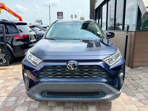 Used 2020 Toyota RAV4 XLE Premium FWD image 5