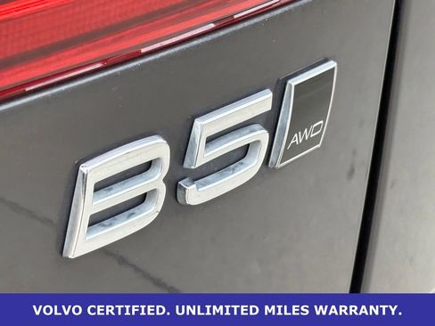 Certified 2023 Volvo XC60 B5 Plus AWD/4WD image 11