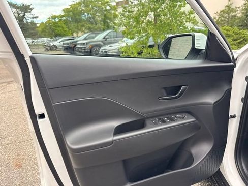 Used 2025 Hyundai Kona SE AWD/4WD image 30