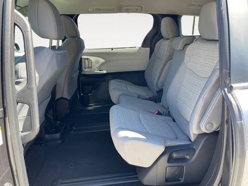 Used 2025 Toyota Sienna LE FWD image 13