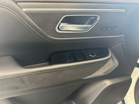 Used 2025 INFINITI QX80 Sensory AWD/4WD image 18