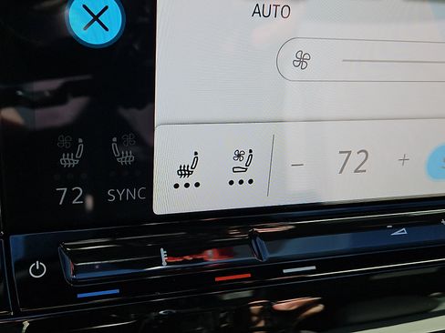 Used 2025 Volkswagen Atlas Cross Sport SEL Premium R-Line image 17