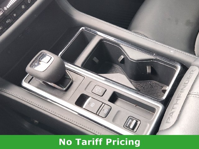 Used 2025 Nissan Pathfinder SL FWD image 19