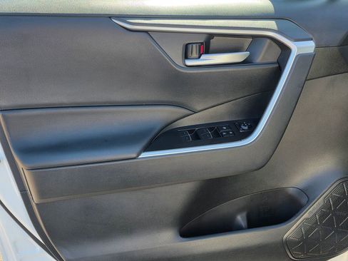 Used 2025 Toyota RAV4 XLE image 11