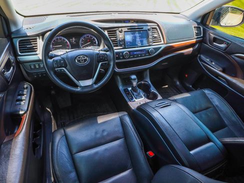 Used 2014 Toyota Highlander Limited Platinum AWD/4WD image 28