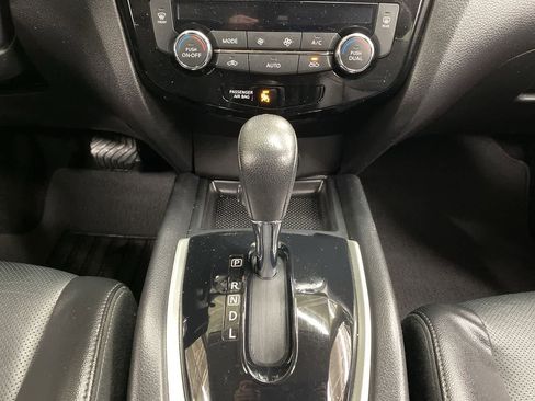 Used 2016 Nissan Rogue SL w/ SL Premium Package FWD image 28