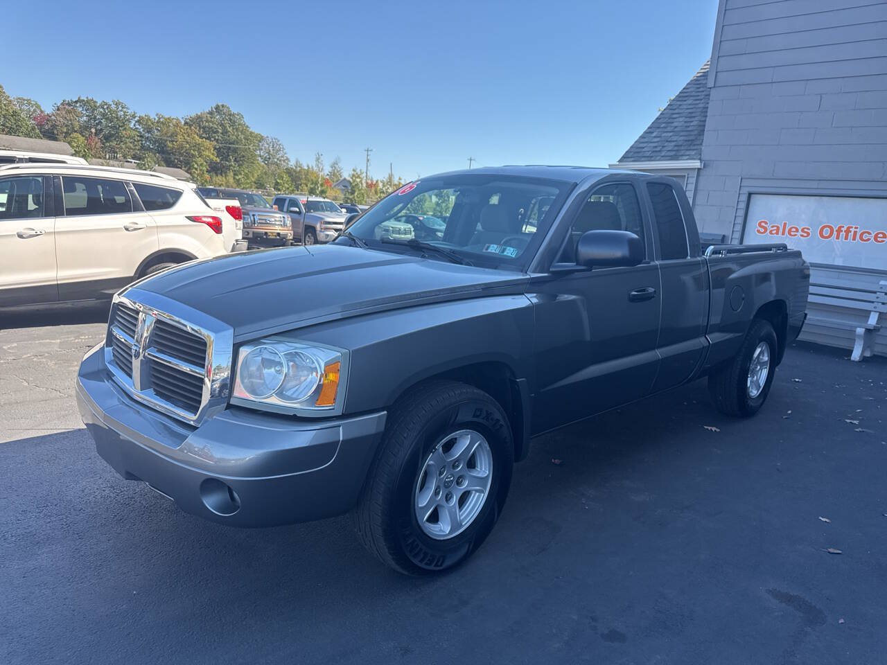 Used 2006 Dodge Dakota SLT w/ Trailer Tow Group AWD/4WD image 3