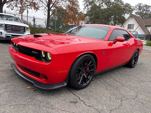 Used 2016 Dodge Challenger SRT Hellcat image 3