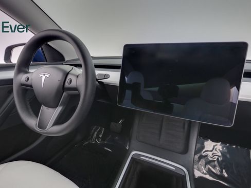 Used 2024 Tesla Model Y Long Range AWD/4WD image 27