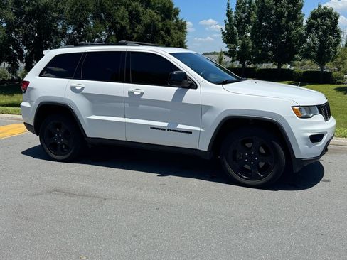 Used 2018 Jeep Grand Cherokee Laredo AWD/4WD image 36