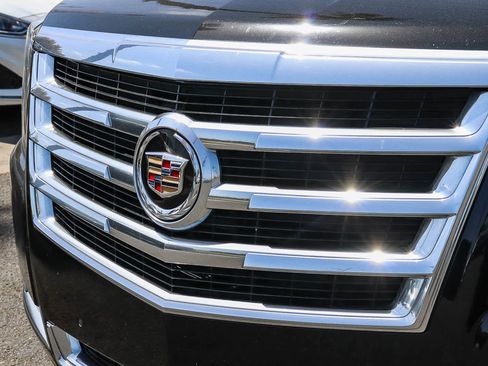 Used 2015 Cadillac Escalade Luxury AWD/4WD image 3