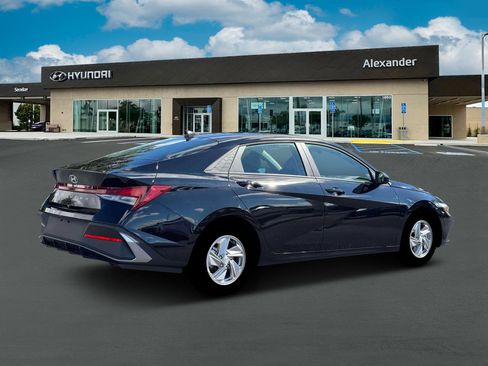 New 2026 Hyundai Elantra SE FWD image 8