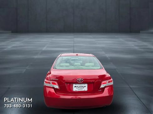 Used 2011 Toyota Camry LE FWD image 11
