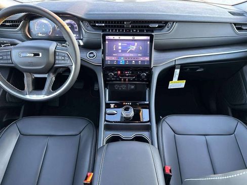 New 2025 Jeep Grand Cherokee Limited image 8