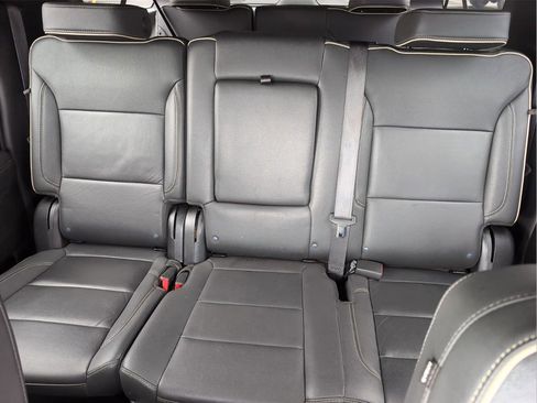 Used 2024 Chevrolet Suburban Premier RWD image 26