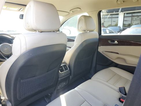 Used 2016 Kia Sorento EX image 15