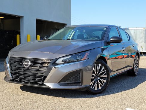 Certified 2024 Nissan Altima 2.5 SV FWD image 32