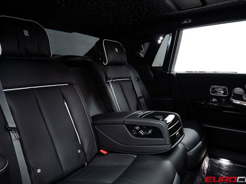 Used 2024 Rolls-Royce Phantom Sedan w/ The Phantom Package RWD image 40