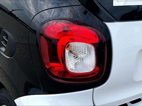 Used 2016 smart fortwo passion RWD image 26