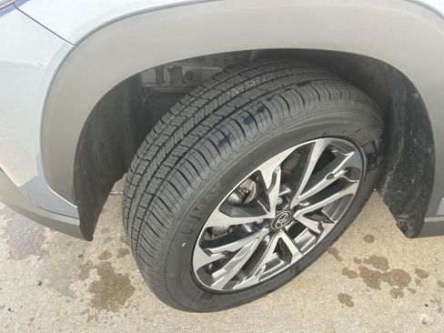 Certified 2025 Toyota Corolla Cross XLE FWD image 10
