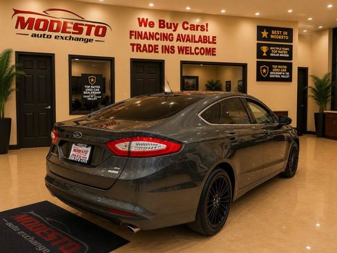 Used 2015 Ford Fusion SE w/ Equipment Group 202A FWD image 3