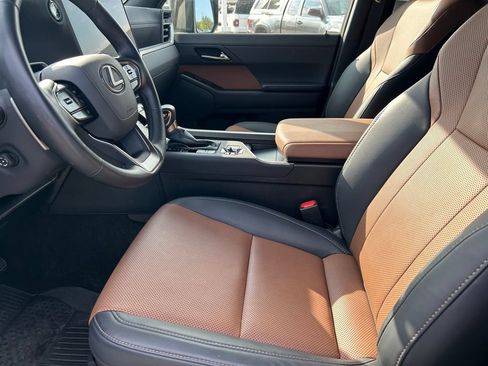 Used 2025 Lexus GX 550 w/ Accessory Package (31) AWD/4WD image 11