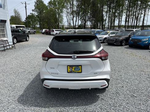 Used 2021 Nissan Kicks SR w/ SR Premium Package FWD image 4
