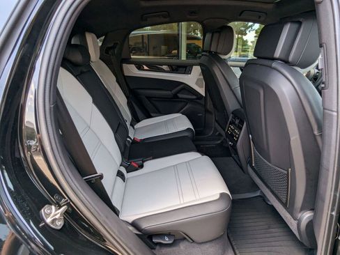 Certified 2025 Porsche Cayenne Coupe image 24