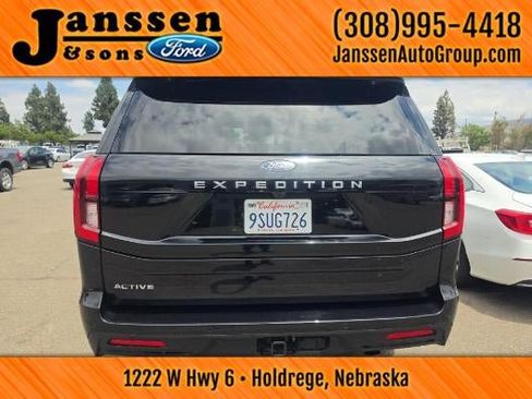 Used 2025 Ford Expedition Active AWD/4WD image 5