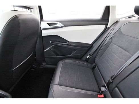 Used 2025 Volkswagen Taos SE FWD image 13