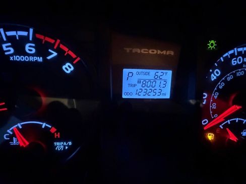 Used 2016 Toyota Tacoma SR AWD/4WD image 13