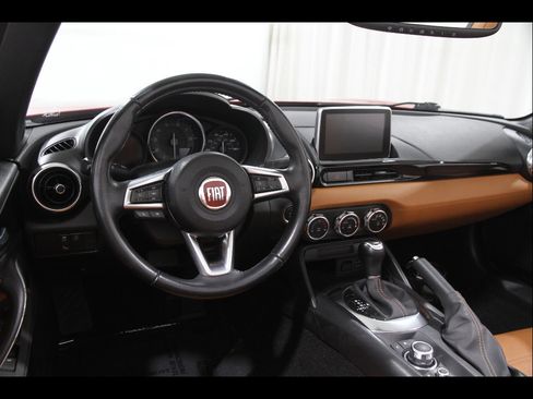 Used 2019 FIAT 124 Spider Lusso w/ Convenience Group RWD image 7