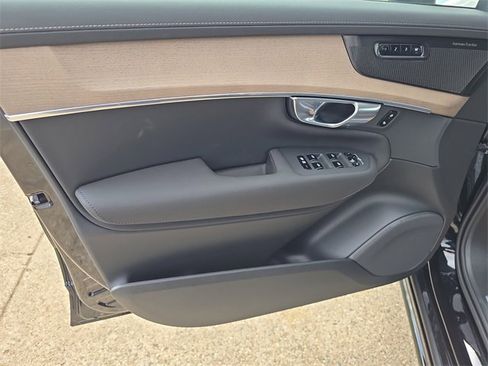 New 2026 Volvo XC90 B6 Plus w/ Protection Package Premier image 21