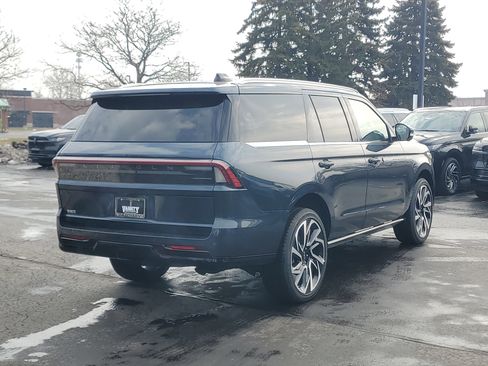 New 2026 Lincoln Navigator Reserve image 4