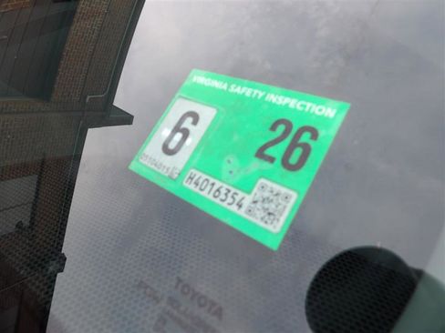 Used 2016 Toyota Sienna XLE image 26