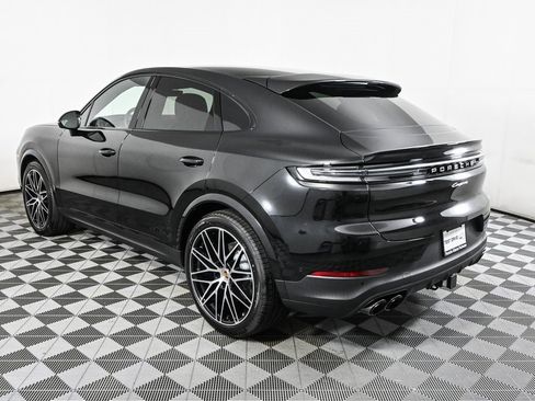Certified 2025 Porsche Cayenne Coupe image 3