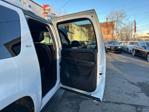 Used 2011 GMC Yukon XL SLT image 32