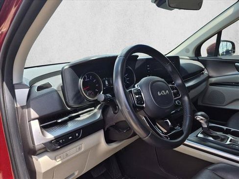 Used 2024 Kia Carnival LX FWD image 9